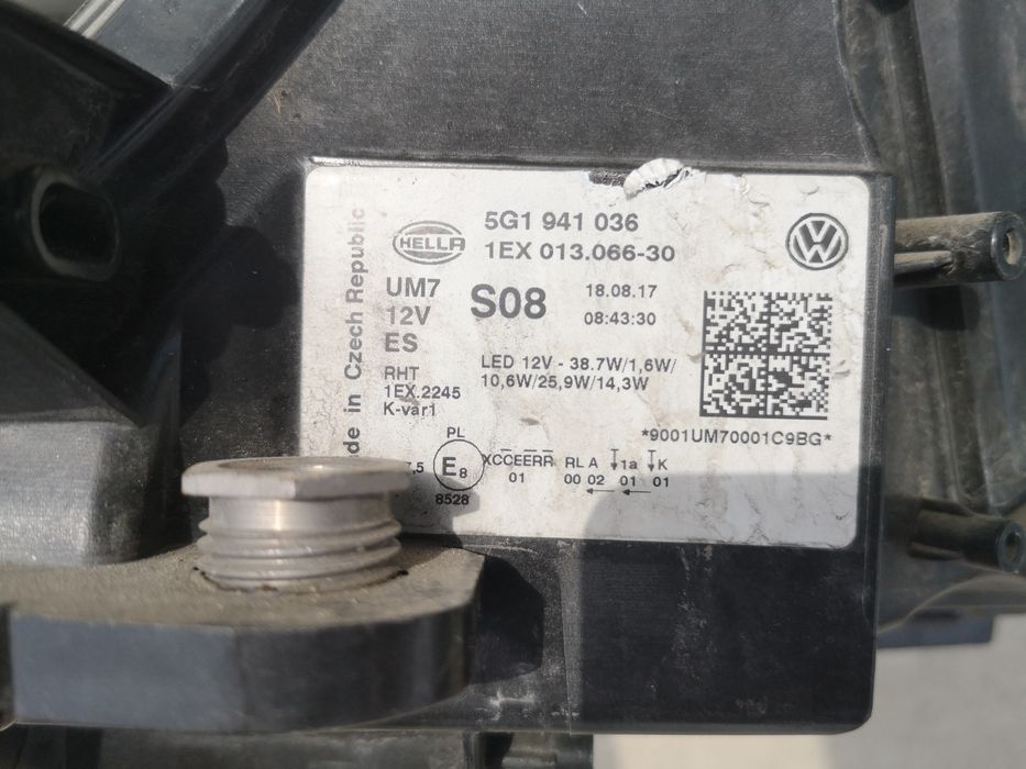 Far dreapta golf 7 vw 5g1941036. LED