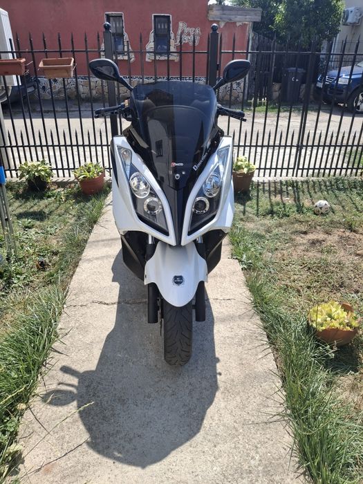 Kymco downtown 300i 2011г.