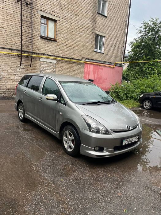 Тойота wish минивэн 7 мест