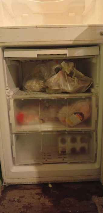 Vând frigider 350 doar că rafturile de sus nu le mai am