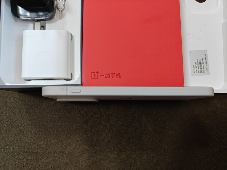 OnePlus 15 16/256 като нов