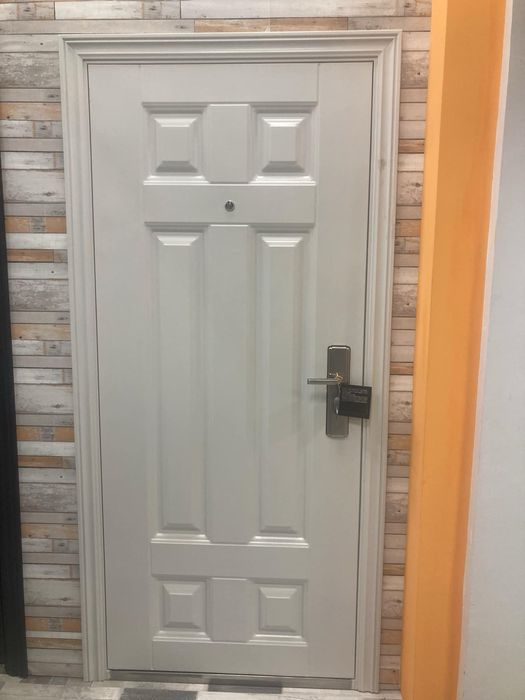 Метална входна врата