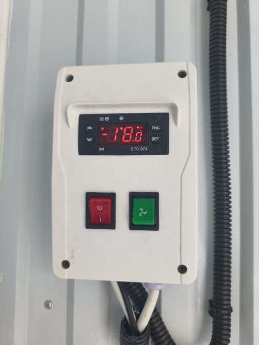 Продам морозильно-холодильную камеру