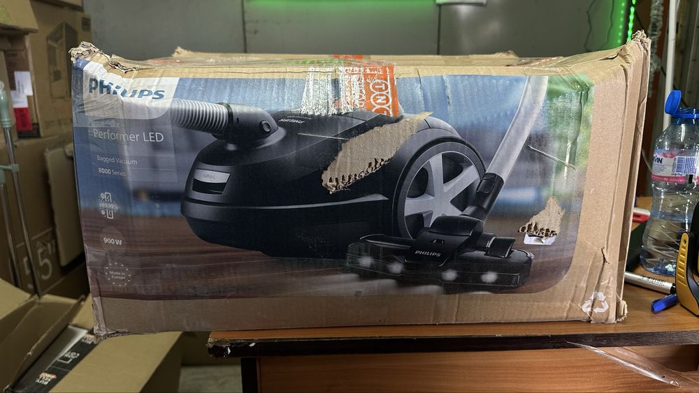 Прахосмикачка  Philips serie 8000 с гаранция 1 година
