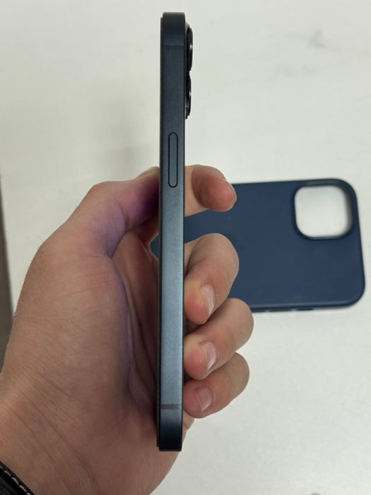 iPhone 13 128GB — Идеальный экран, документы