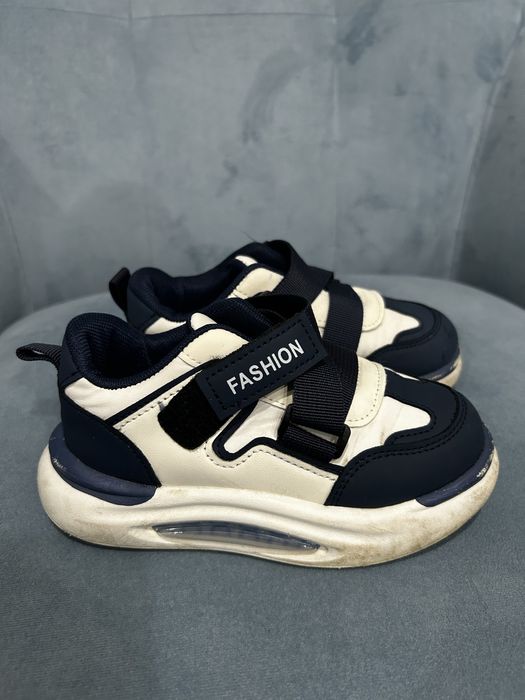 Кроссовки на 29 размер