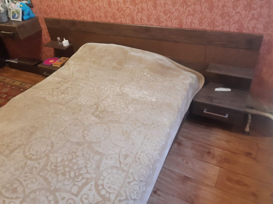 Кровать для спальни