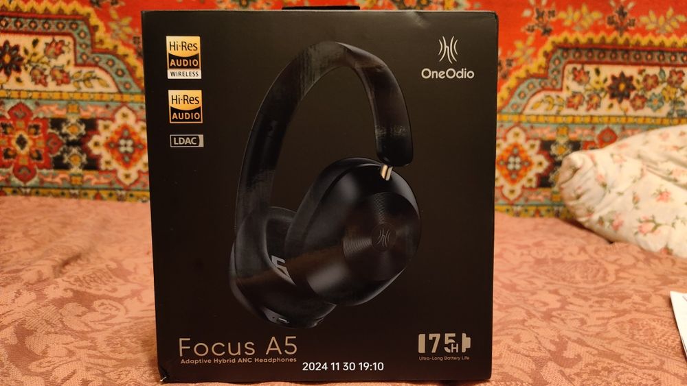 Продам беспроводные наушники Oneodio A5  блютуз 5.4