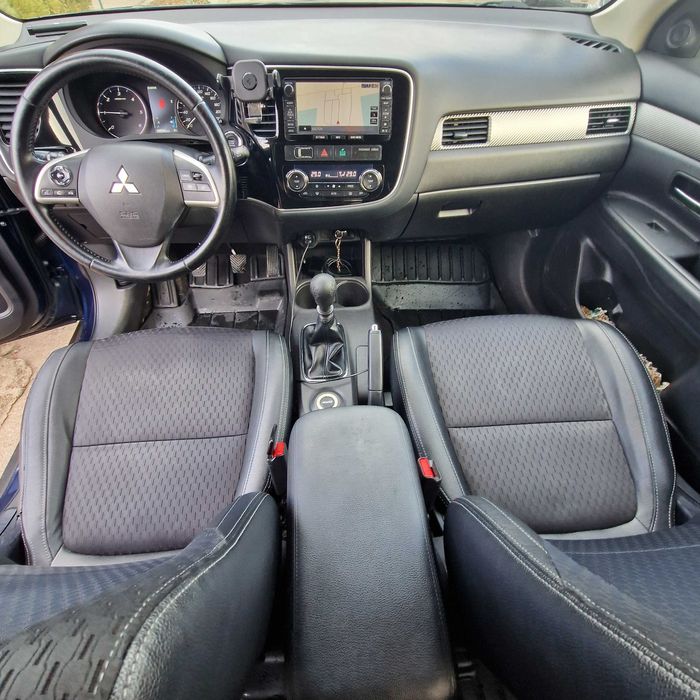 Mitsubishi Outlander  2.2 DI-D 4 WD , 7 locuri , 4x4 , FACELIFT