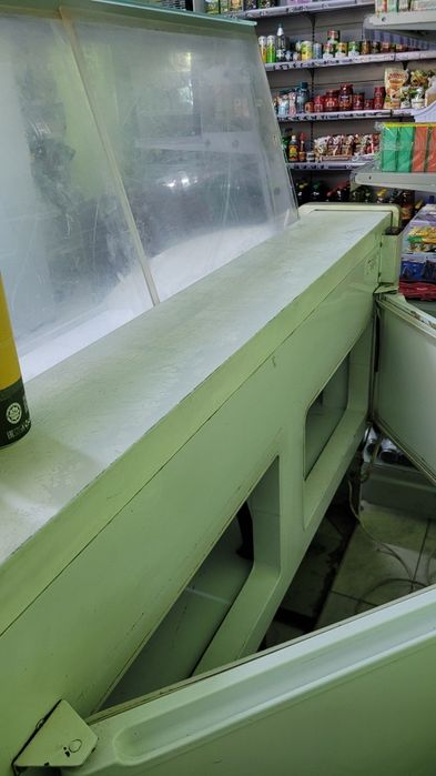 Продам витринный холодильник