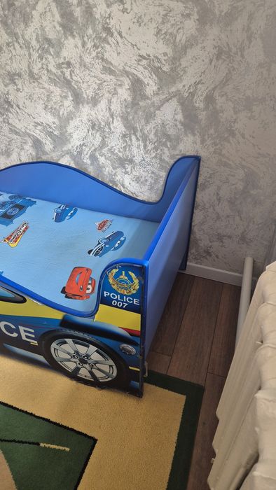 Детская кровать машинка