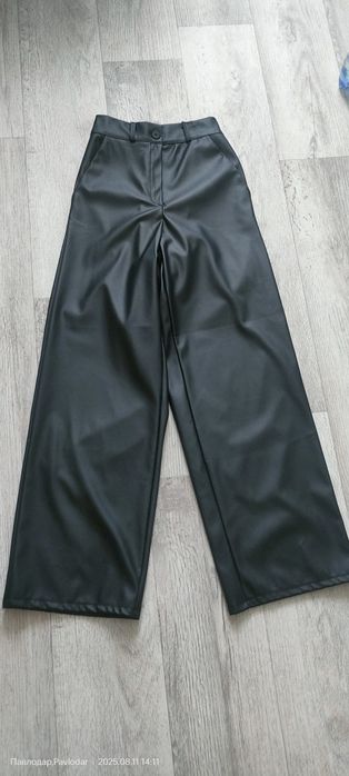 Продам брюки женские(экокожа)