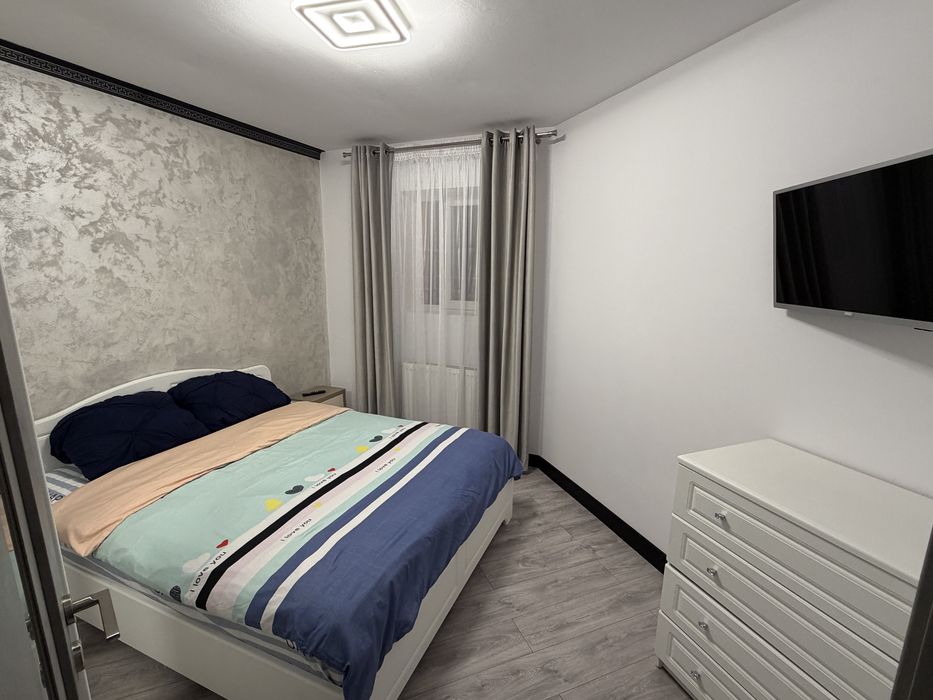 Apartament 3 camere langa Arena Mall Adama etaj 3 bloc nou balcon renovat totul nou. Proprietar