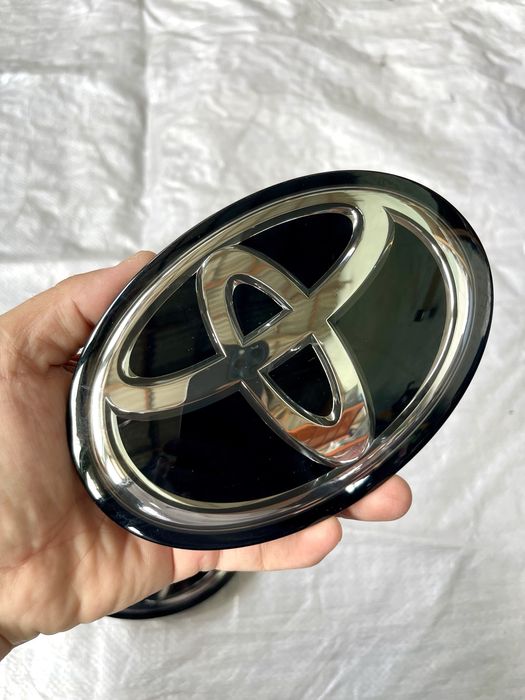 Эмблема под дистроник Camry 70/75 Камри 70/75