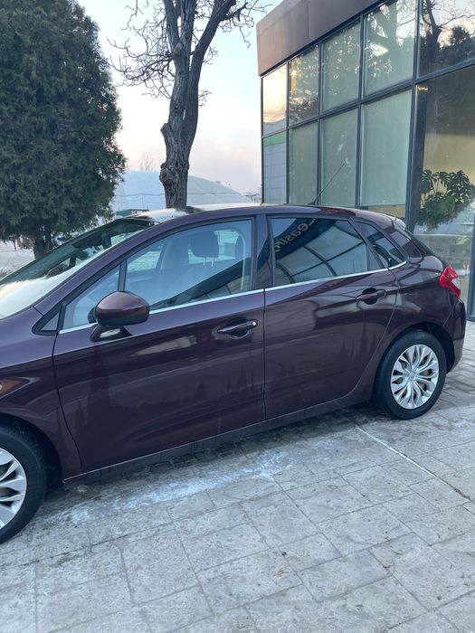 Vând CITROEN C4 2011