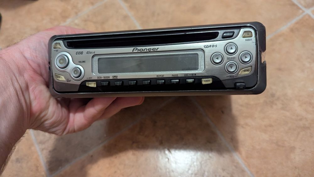 Radio casetofon Pioneer DEH-1600R