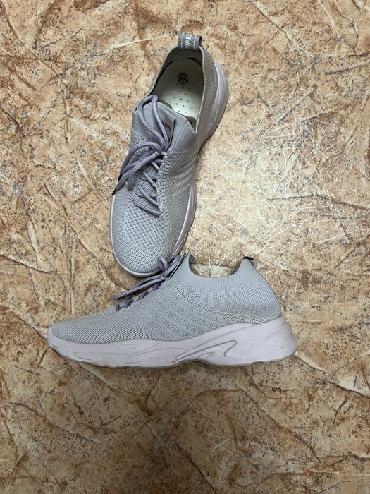 Кроссовки женские