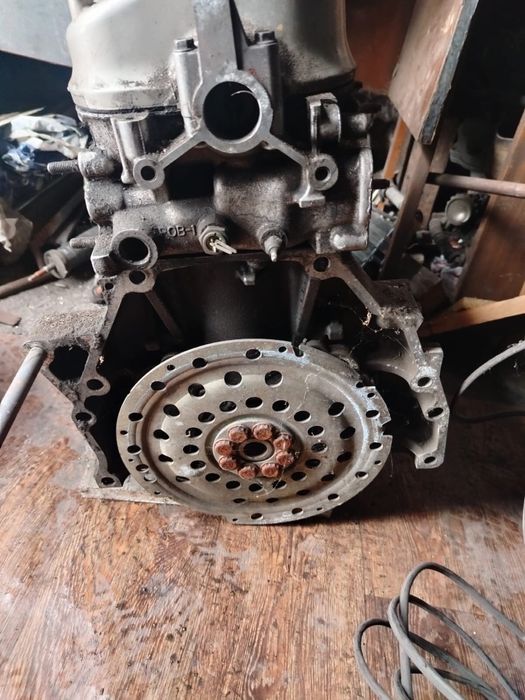 Двигатель хонда.