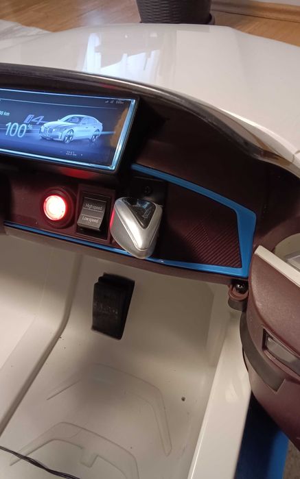 Masina BMW pentru copii