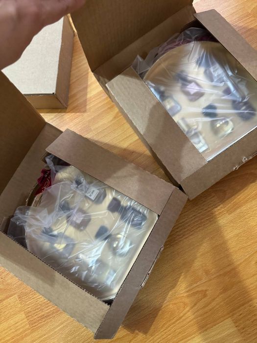 Продается чемоданчик с мини духами от VS