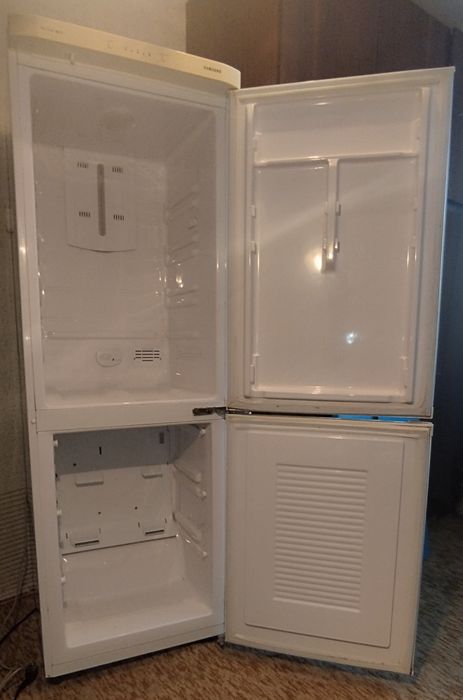 Хладилник с долен фризер SAMSUNG САМСУНГ RL33SBSW (гр.Търговище)