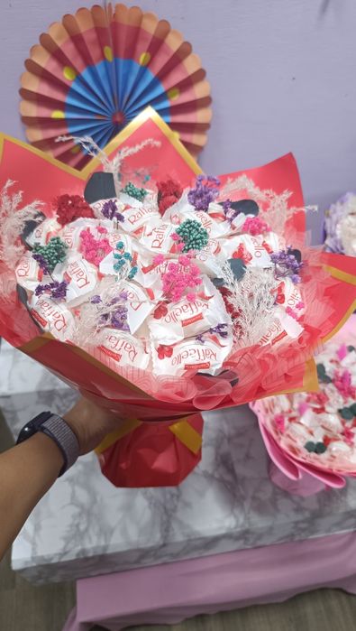 Сладкий букет из конфет