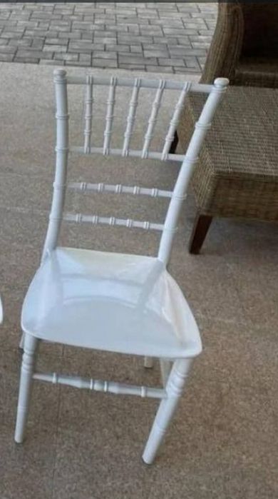 Scaune de închiriat