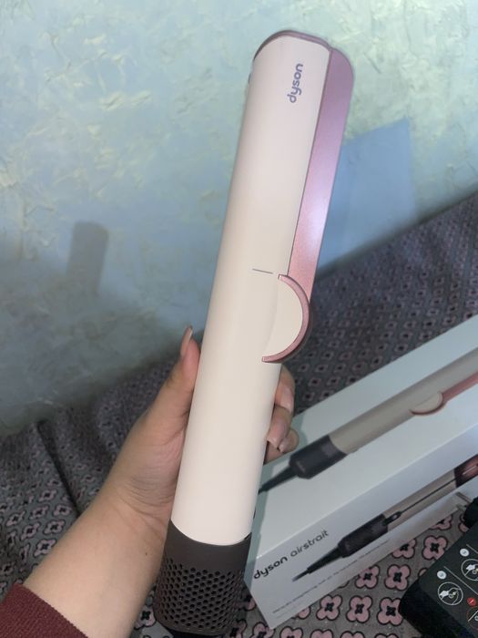 Фен-выпрямитель Dyson