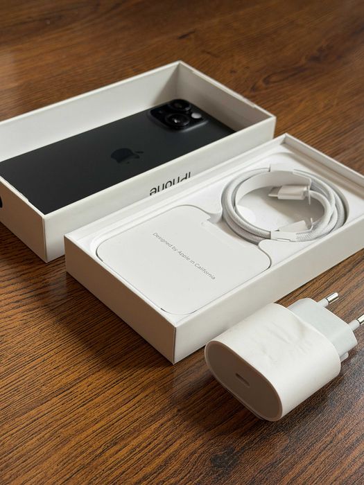 iPhone 15 256GB – Отлично състояние + много аксесоари