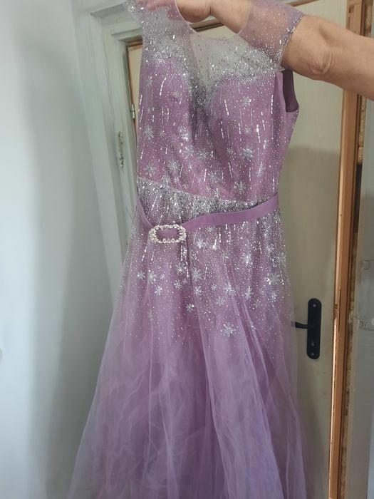 Официална рокля.