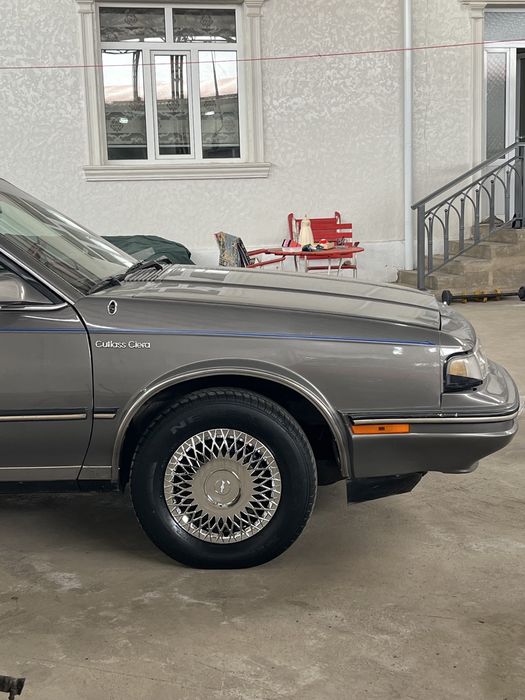 Oldsmobile 1988 год Kuli Rang