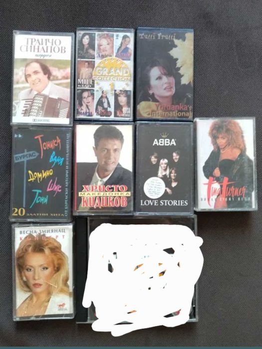 Продавам оригин.попфолк , народни,поп албуми.