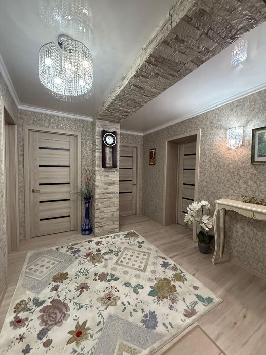 Продам 4-х квартиру. Центр