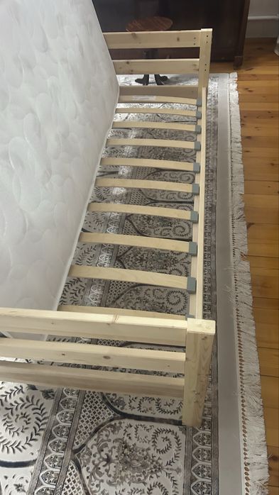 Кровать продам детское с матрасом