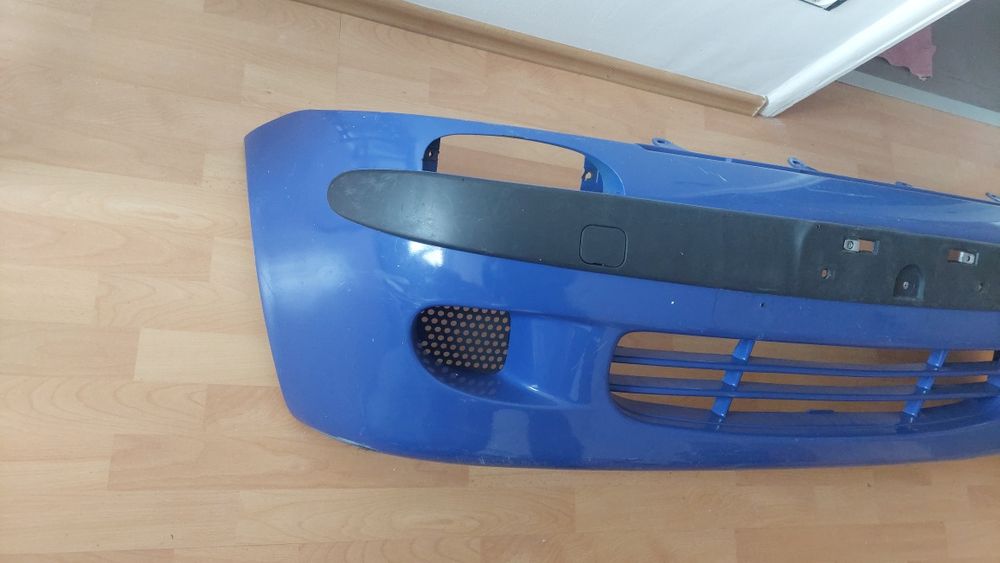 Bara fata matiz albastra