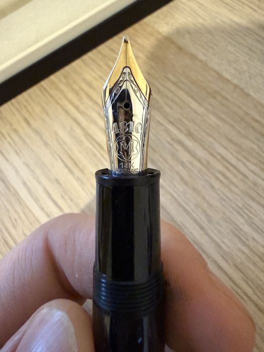 Stilou Montblanc Maisterstück 4810 penita de aur 14k