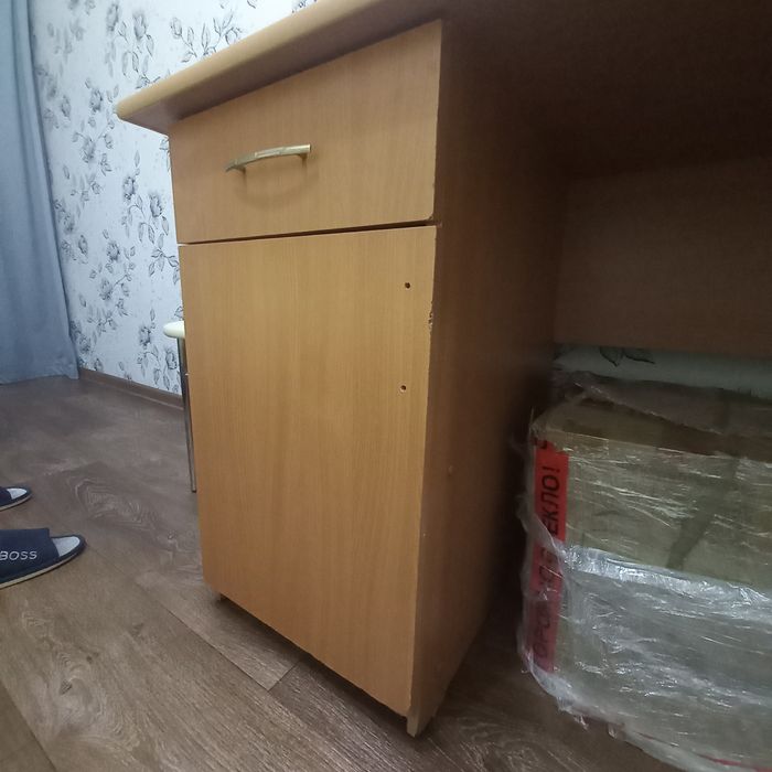 Стол письменный в хорошем состоянии