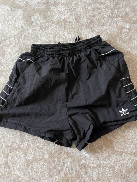 Pantaloni scurti adidas marimea s