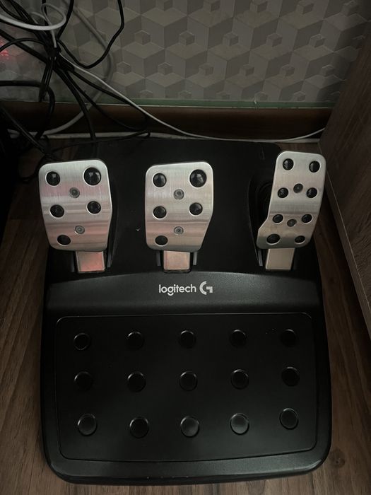 Volan Logitech G29 + schimbator Logitech (se negochieaza usor)