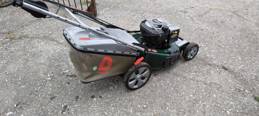 Бензинова самоходна косачка