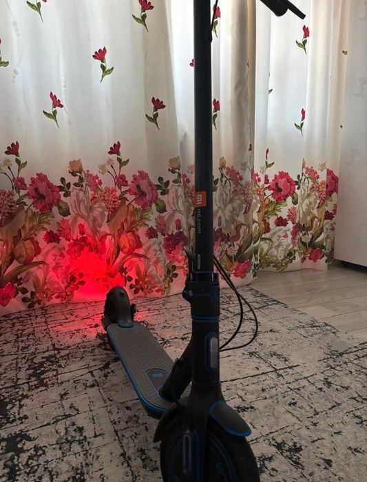 Vând trotinetă electrică Xiaomi Essential sau schimb cu Meta Quest 2