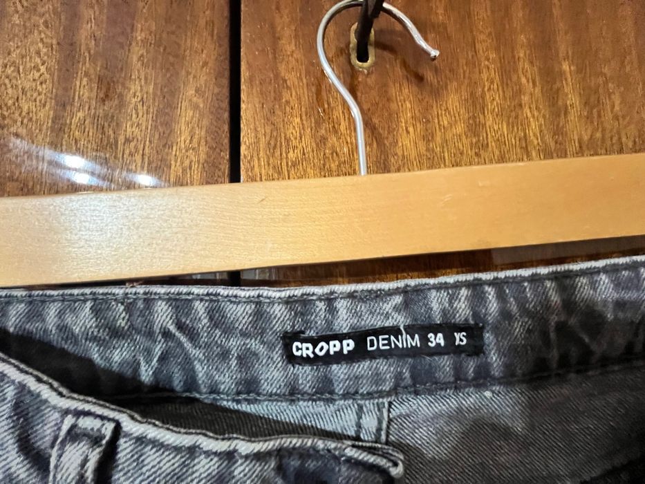 Сиви скъсани дънки от cropp