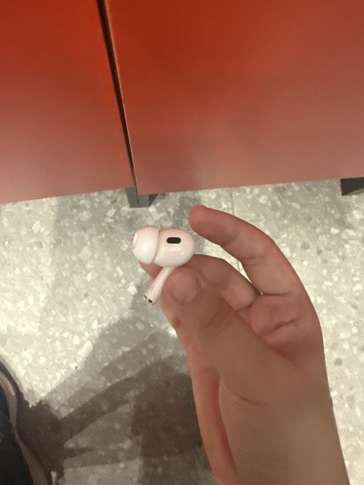 Airpods pro 2 правый наушник Lightening