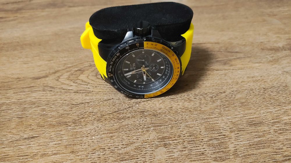 Часовник Invicta Aviator 50mm Black/Yellow Silicone band