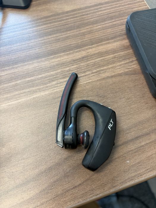 Plantronics Voyager 5200 — премиум Bluetooth гарнитура