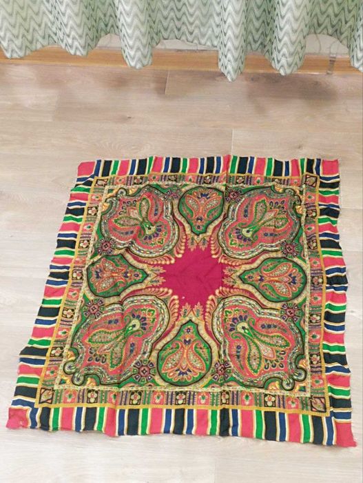 Продаются красивые  японские и российские  шерстяные платки