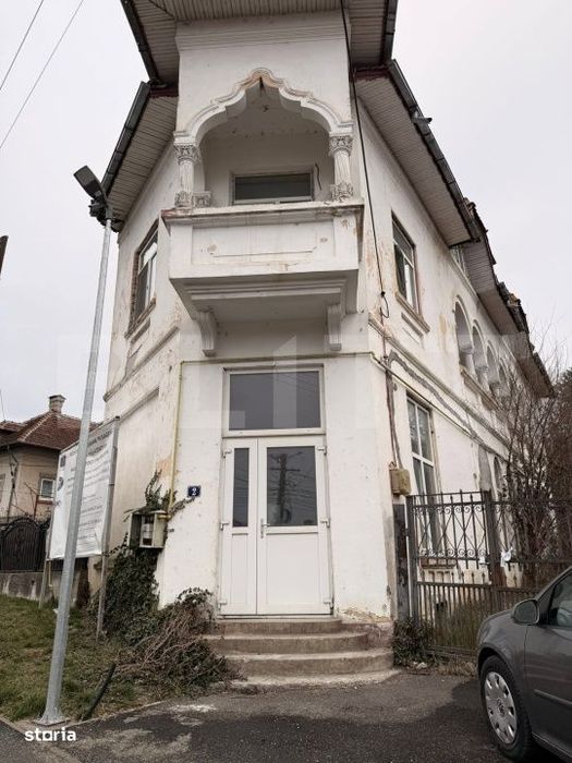 Cladire P+1 cu 9 camere si Terasa Spectaculoasa, Ideala pentru Pensiun