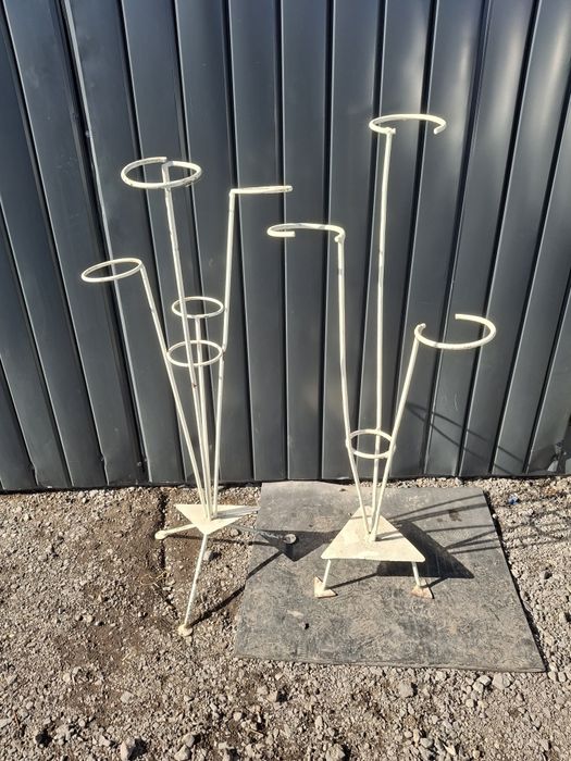 Поставка  для цветов