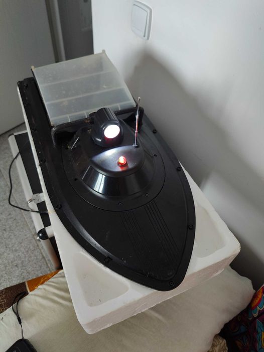 Barcuta navomodel plantat cu sonar incorporat