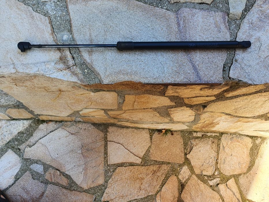 Амортисьор за багажник Hyundai santa fe